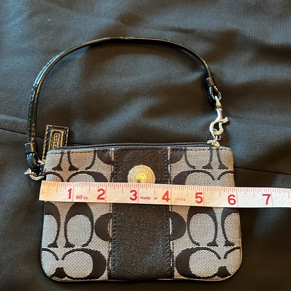 Coach classic signature canvas wristlet EUC - Picture 9 of 13